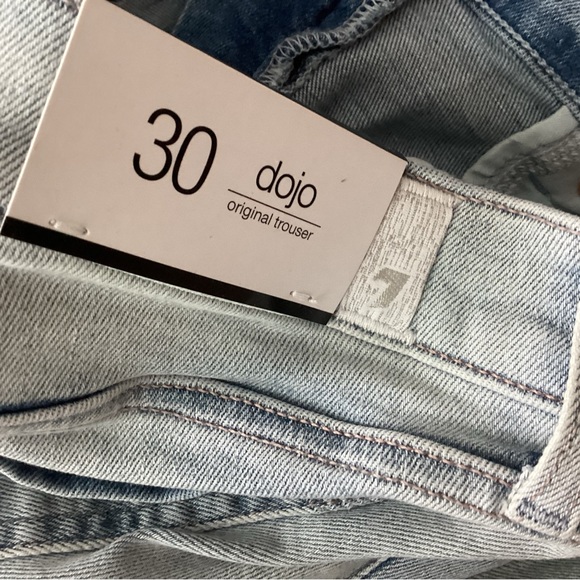 7 FOR ALL MANKIND ORIGINAL TROUSER FLARE LEG LIGHT WASH NWT SZ 30 - Picture 6 of 7